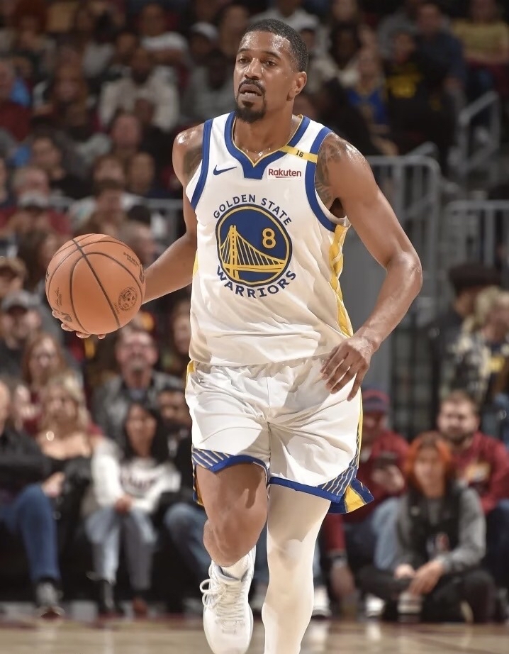 包含赛地聚焦：社区盾赛后热度飙升，波特兰开拓者回应争议，更衣室稳定，轮换策略成焦点的词条