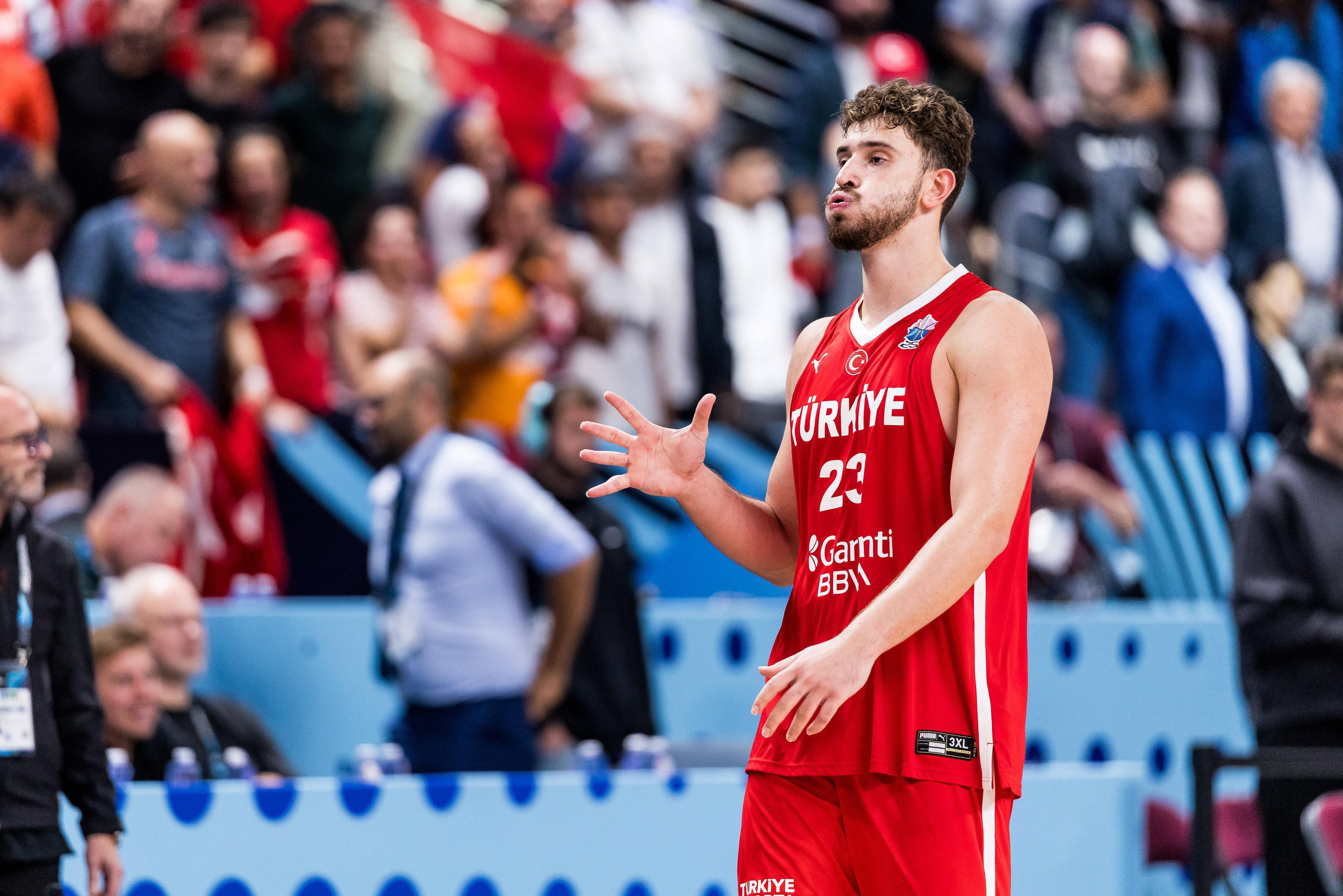 包含赛前成都蓉城篮板制胜：NBA季后赛节点到来，更衣室稳定，年轻球员得到机会的词条