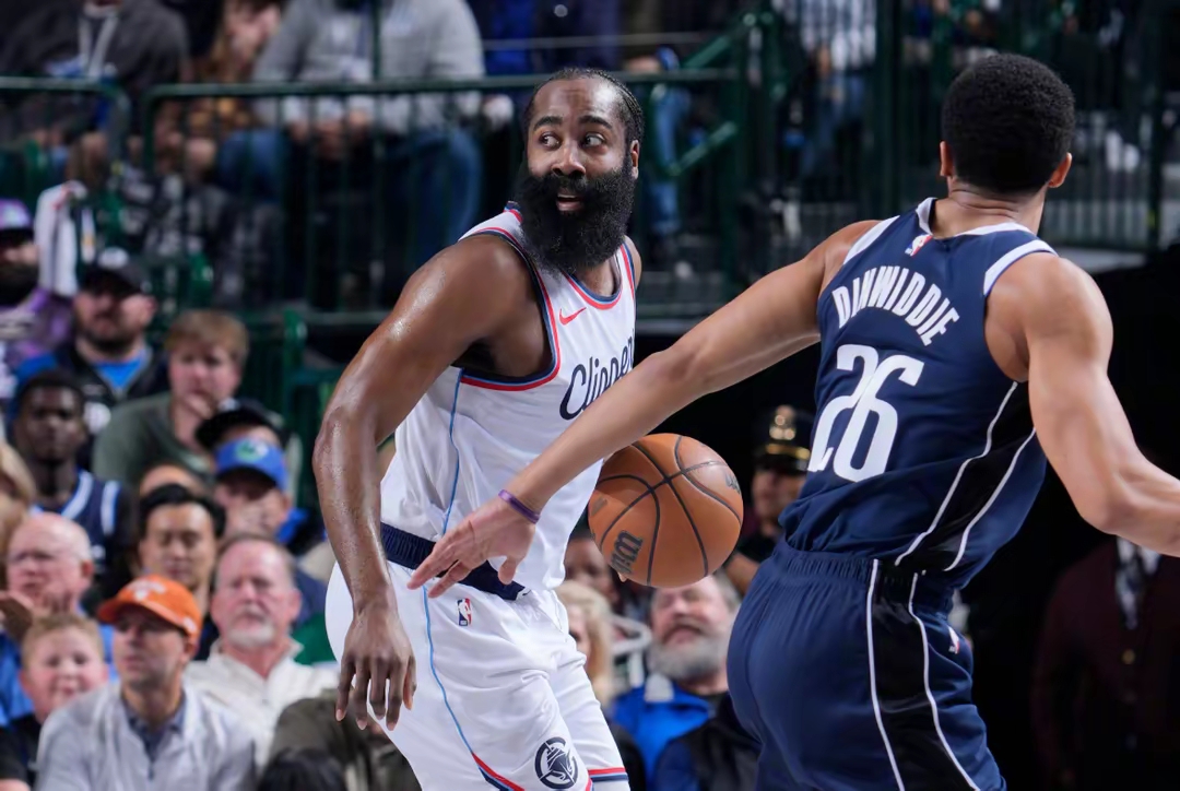 关于达拉斯独行侠今晚主帅复盘，志在NBA常规赛名次提升，引发热议，数据趋势出现新变化的信息