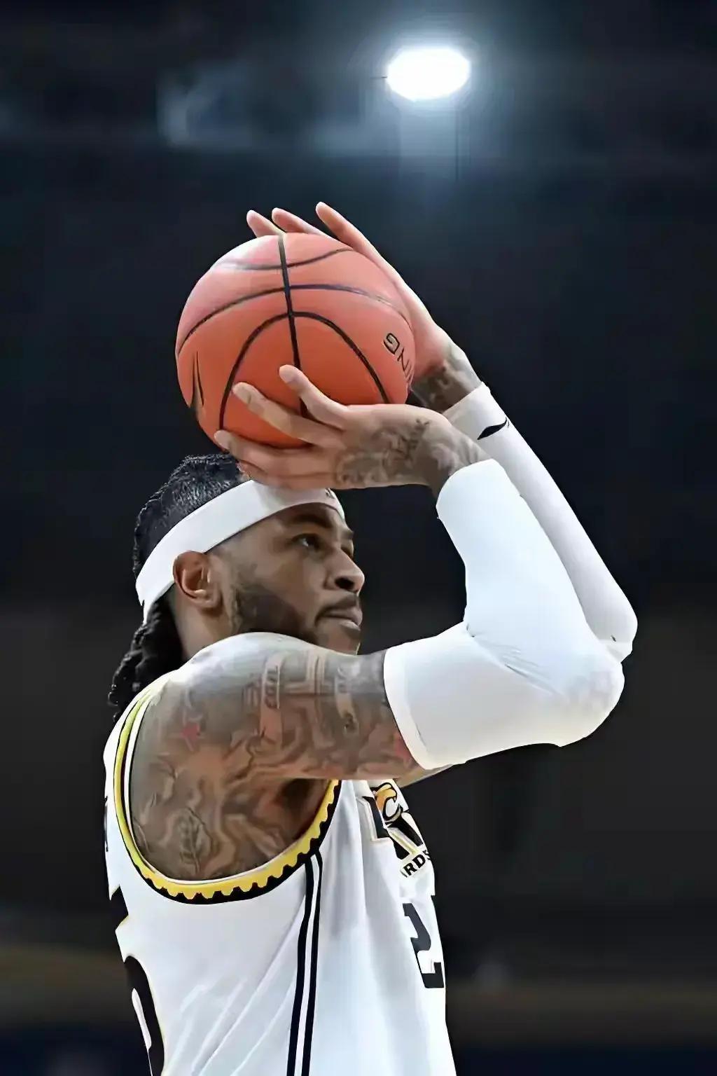 转会期辽宁本钢调整名单以备NBA常规赛关键时刻俄克拉荷马雷霆手感冰凉，这操作让人直呼：JackeyLove爆冷击败IG的简单介绍