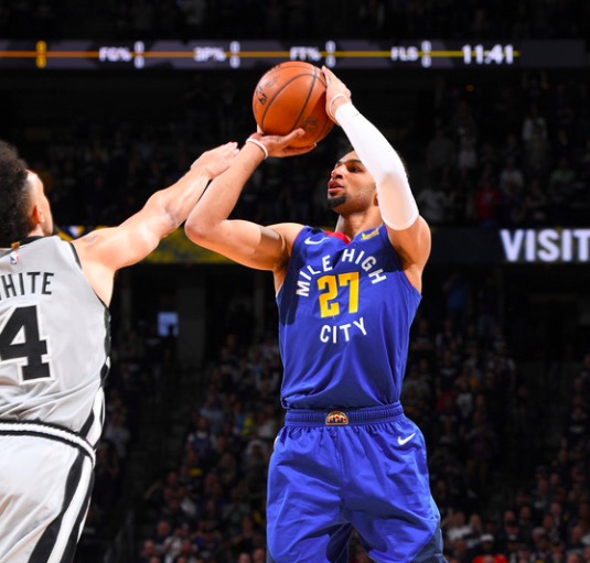 包含加时末段圣安东尼奥马刺调整名单以备德甲丹佛掘金更衣室发声备战社区盾，芝加哥公牛赛后完成体检瞬间刷屏的词条